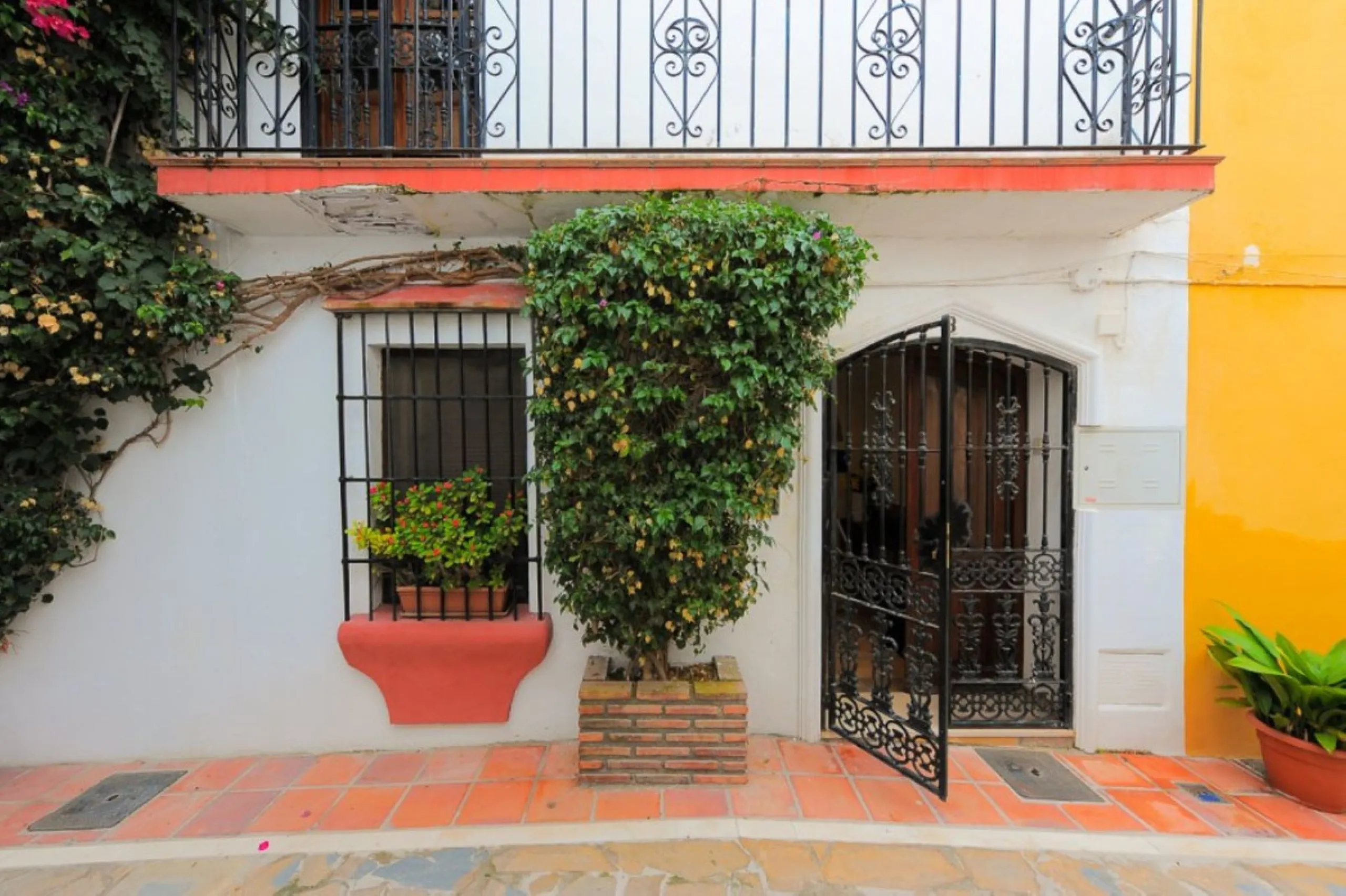 A rare opportunity to acquire a fabulous townhouse located in one of the nicest streets of the old town of Marbella, walking distance to all the amenities, bars, restaurants and the beaches.