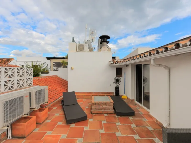 A rare opportunity to acquire a fabulous townhouse located in one of the nicest streets of the old town of Marbella, walking distance to all the amenities, bars, restaurants and the beaches.