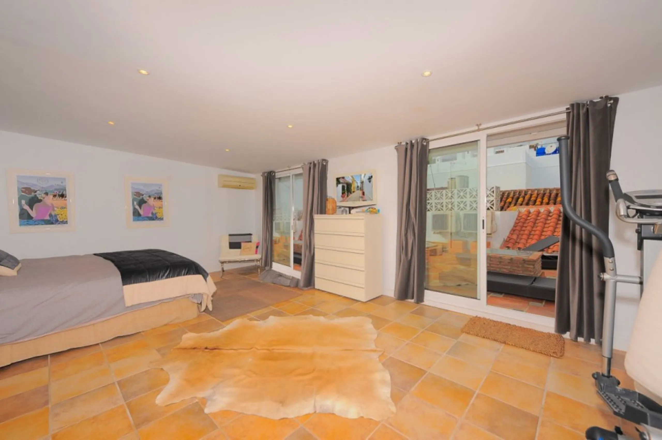 A rare opportunity to acquire a fabulous townhouse located in one of the nicest streets of the old town of Marbella, walking distance to all the amenities, bars, restaurants and the beaches.
