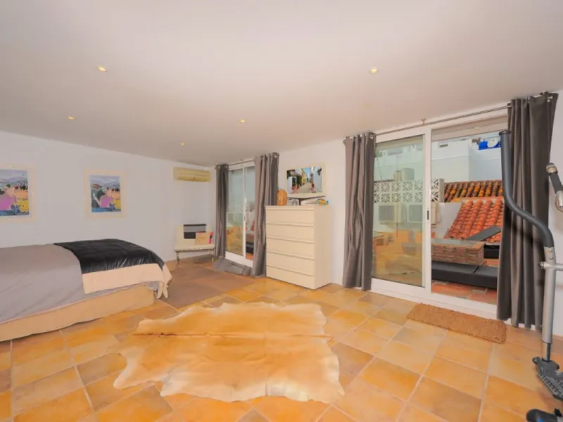 A rare opportunity to acquire a fabulous townhouse located in one of the nicest streets of the old town of Marbella, walking distance to all the amenities, bars, restaurants and the beaches.