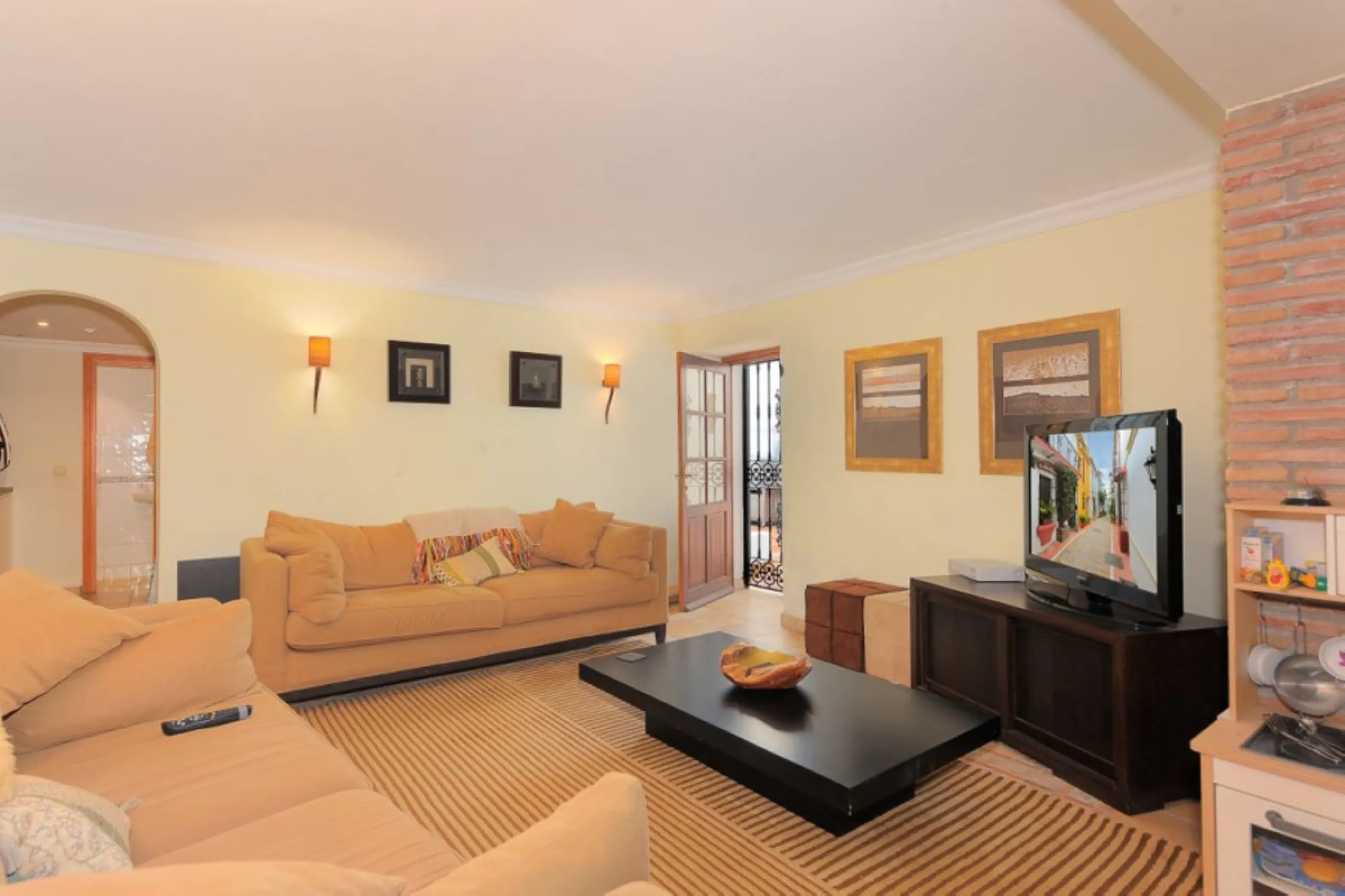 A rare opportunity to acquire a fabulous townhouse located in one of the nicest streets of the old town of Marbella, walking distance to all the amenities, bars, restaurants and the beaches.