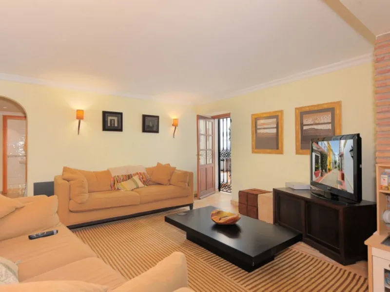 A rare opportunity to acquire a fabulous townhouse located in one of the nicest streets of the old town of Marbella, walking distance to all the amenities, bars, restaurants and the beaches.