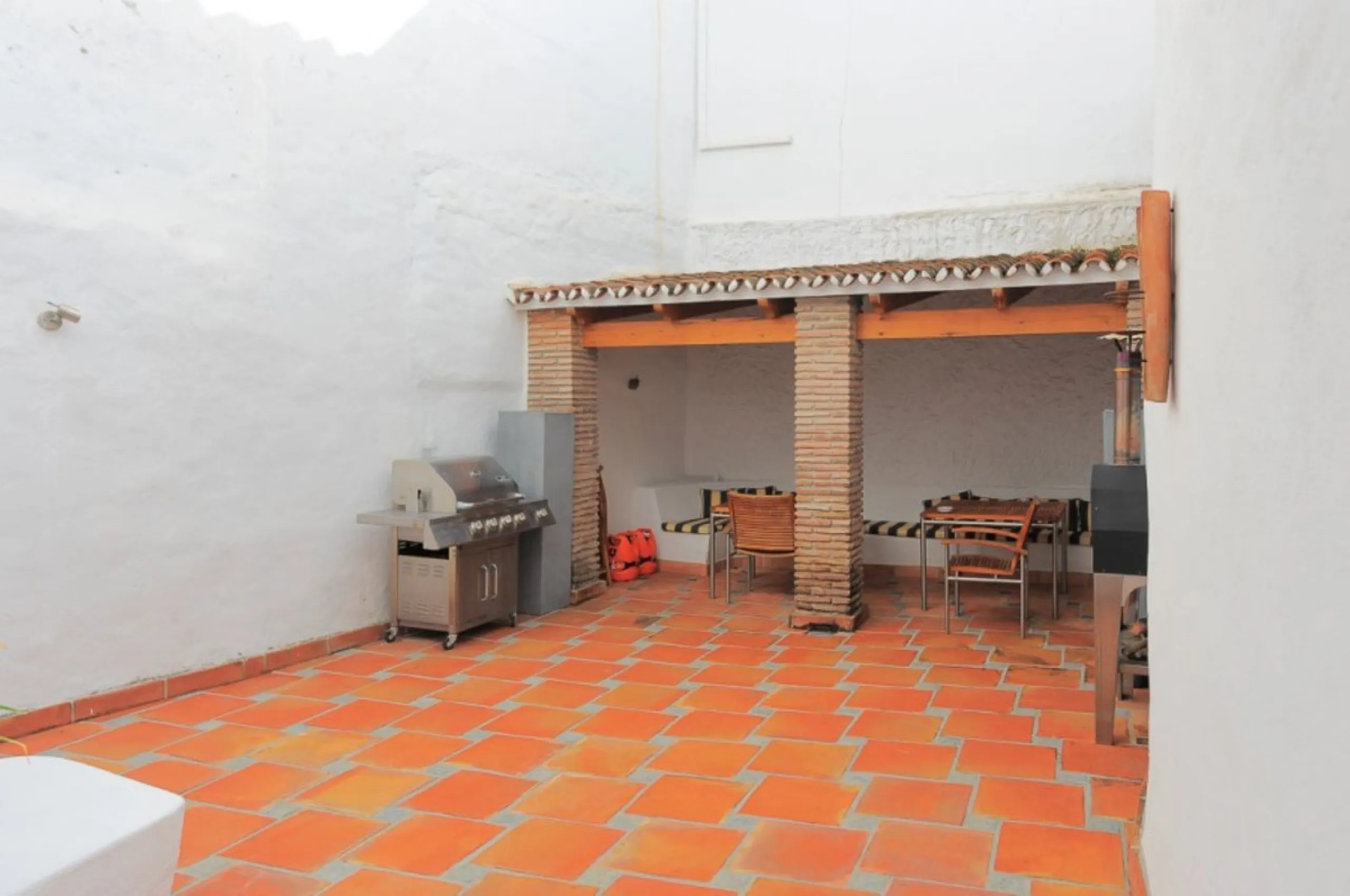 A rare opportunity to acquire a fabulous townhouse located in one of the nicest streets of the old town of Marbella, walking distance to all the amenities, bars, restaurants and the beaches.