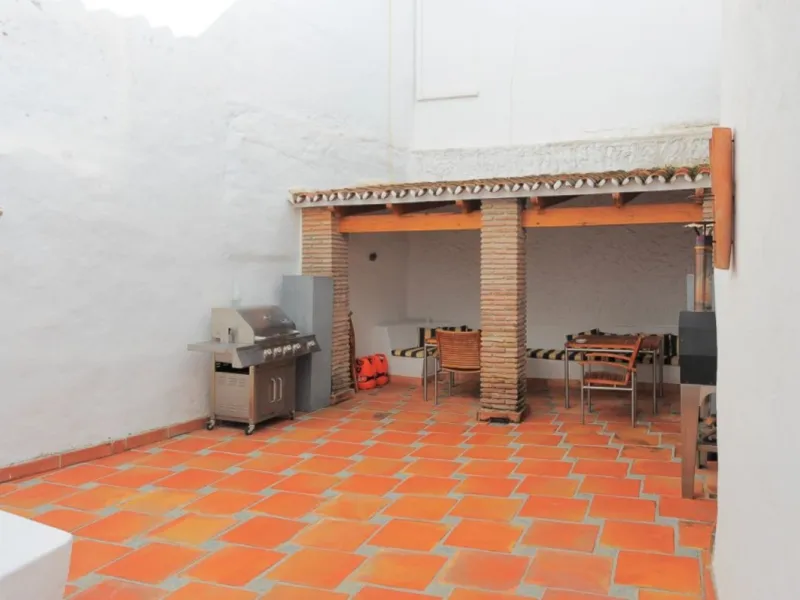 A rare opportunity to acquire a fabulous townhouse located in one of the nicest streets of the old town of Marbella, walking distance to all the amenities, bars, restaurants and the beaches.