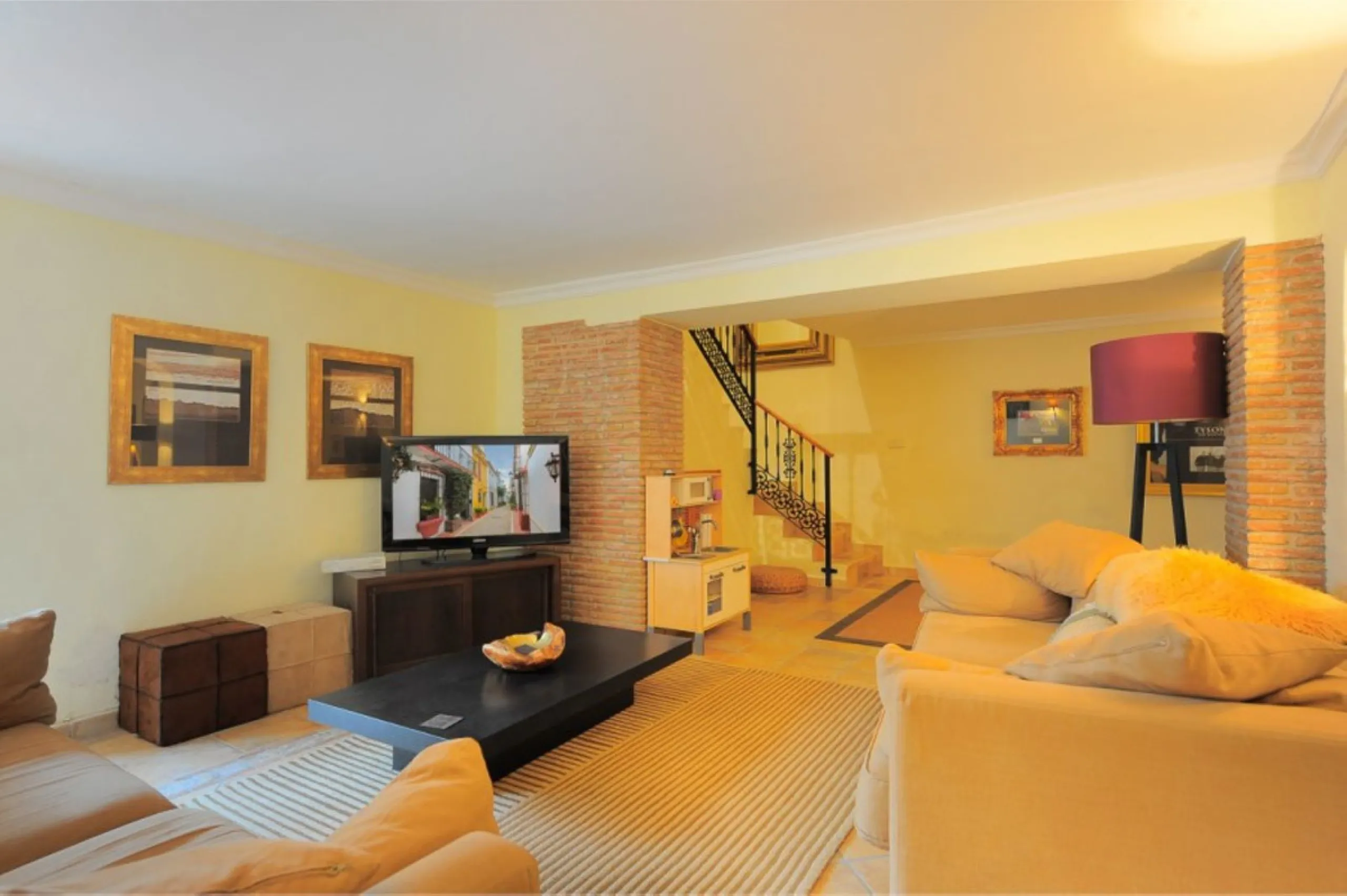 A rare opportunity to acquire a fabulous townhouse located in one of the nicest streets of the old town of Marbella, walking distance to all the amenities, bars, restaurants and the beaches.
