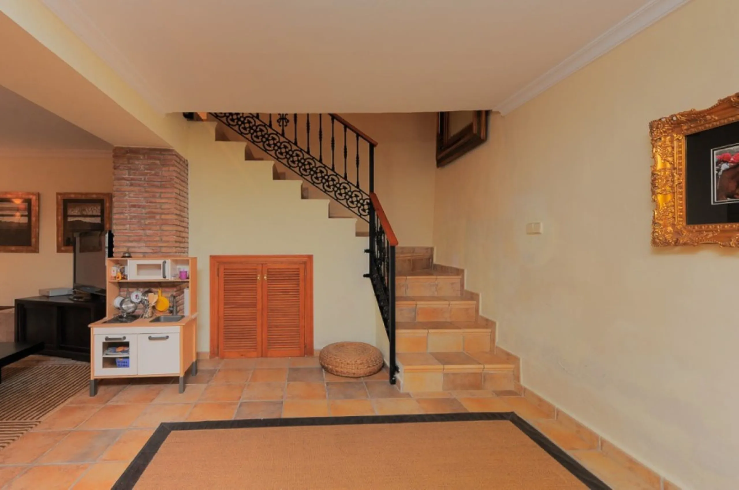 A rare opportunity to acquire a fabulous townhouse located in one of the nicest streets of the old town of Marbella, walking distance to all the amenities, bars, restaurants and the beaches.