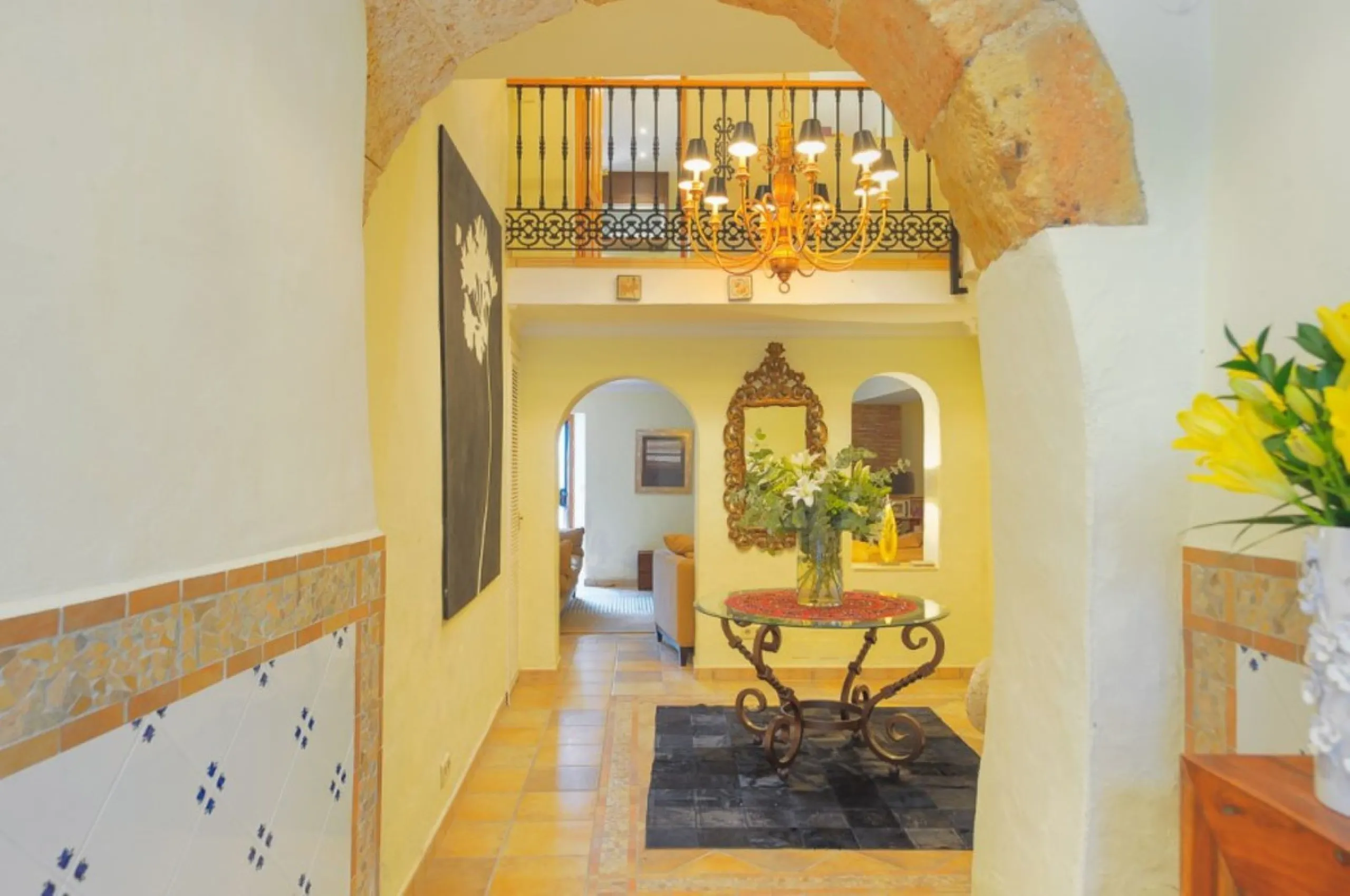 A rare opportunity to acquire a fabulous townhouse located in one of the nicest streets of the old town of Marbella, walking distance to all the amenities, bars, restaurants and the beaches.