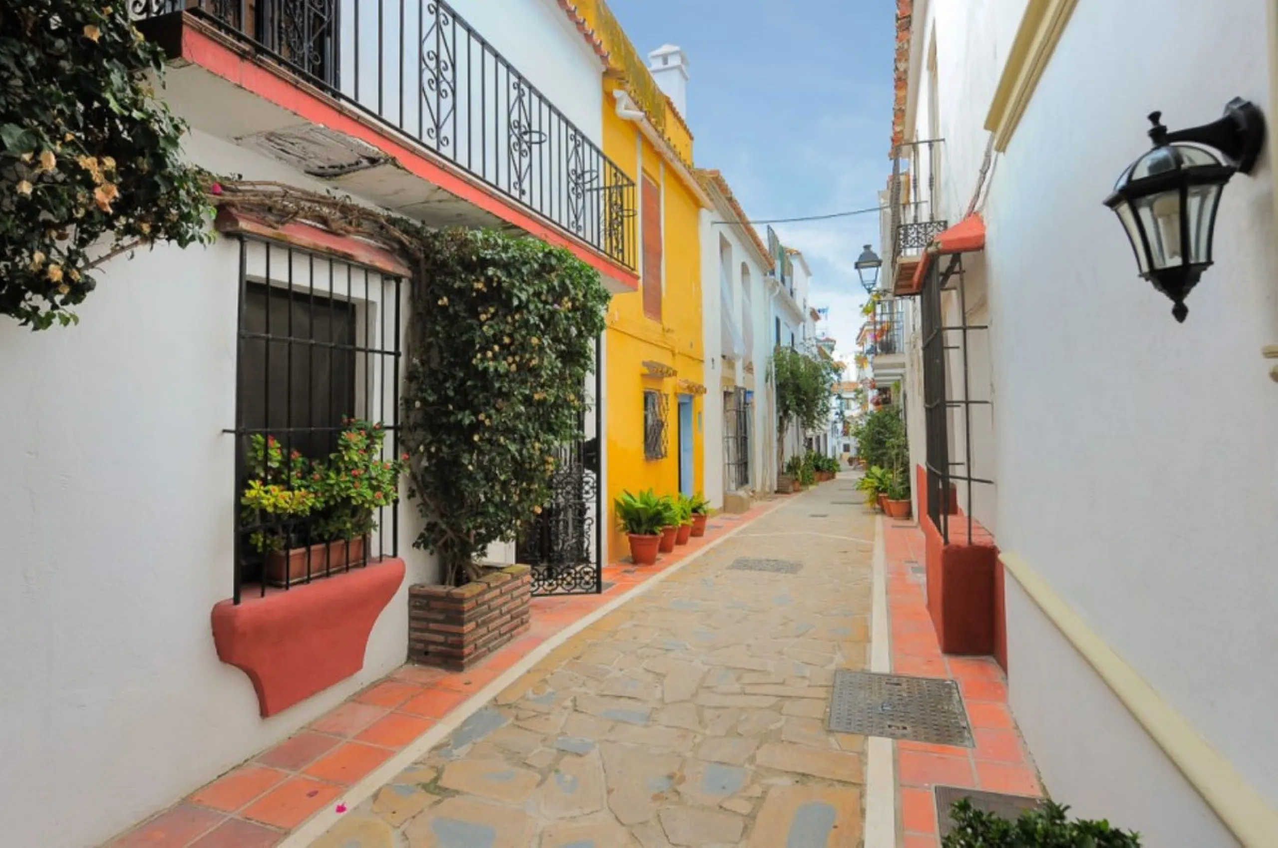 A rare opportunity to acquire a fabulous townhouse located in one of the nicest streets of the old town of Marbella, walking distance to all the amenities, bars, restaurants and the beaches.