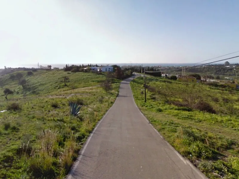 Magnificent plot of 45,100 m², is slightly inclined flat, ideal orientation south-southwest, overlooking the sea. A 1 km from the beach and the Mediterranean Highway A-7, near the hotel Kempiski Resort Hotel, Laguna Village and the Equestrian Center. A 5 