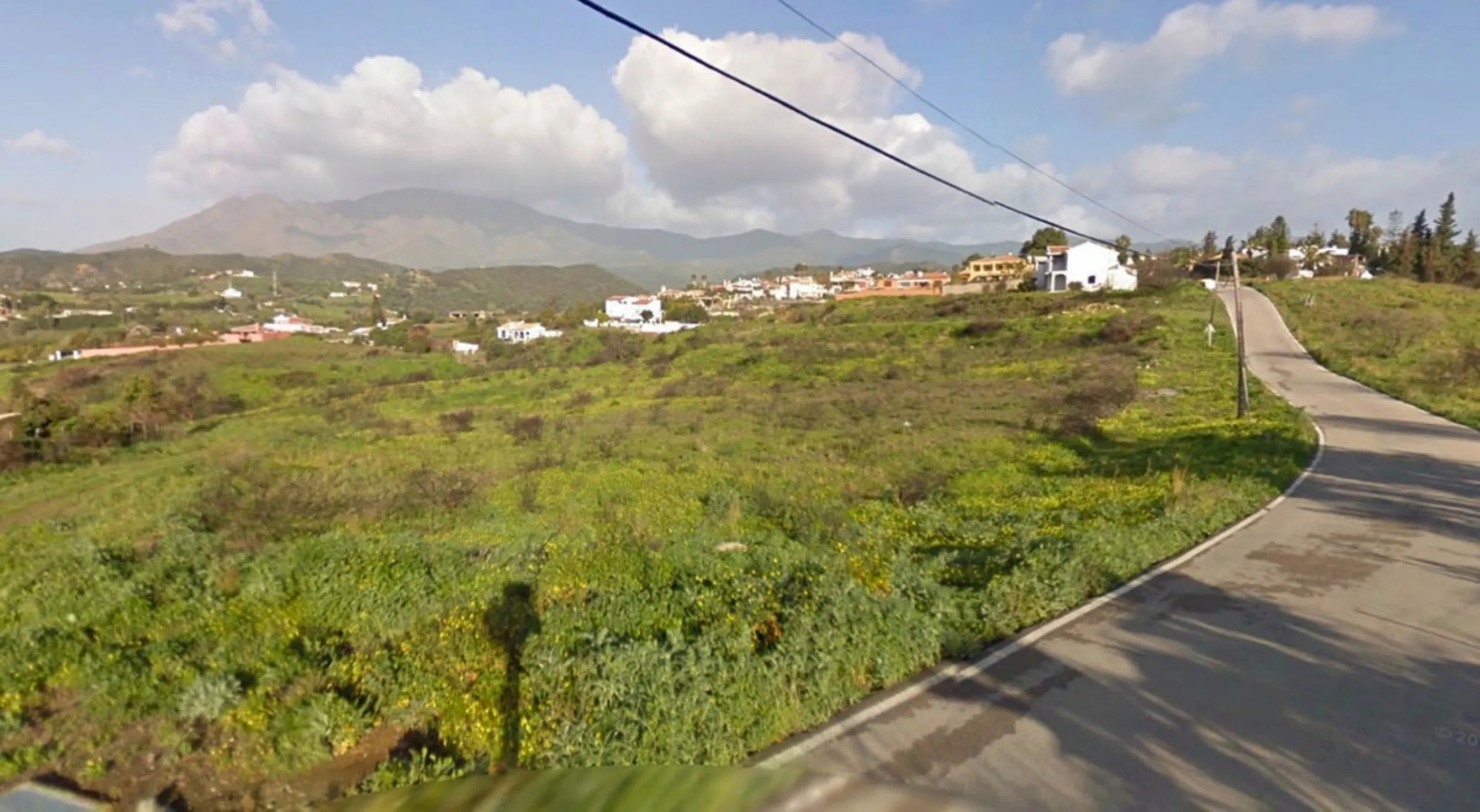 Magnificent plot of 45,100 m², is slightly inclined flat, ideal orientation south-southwest, overlooking the sea. A 1 km from the beach and the Mediterranean Highway A-7, near the hotel Kempiski Resort Hotel, Laguna Village and the Equestrian Center. A 5 