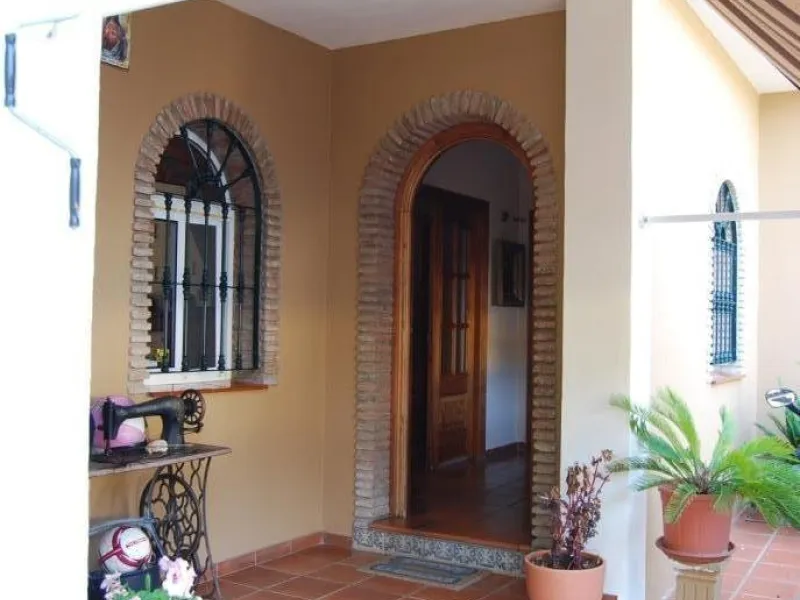 House - Detached Villa в продаже в Alhaurín de la Torre, Málaga. В доме 4 спален и 3 ванных комнат. Площадь дома 390 м². Площадь участка 6000 м²