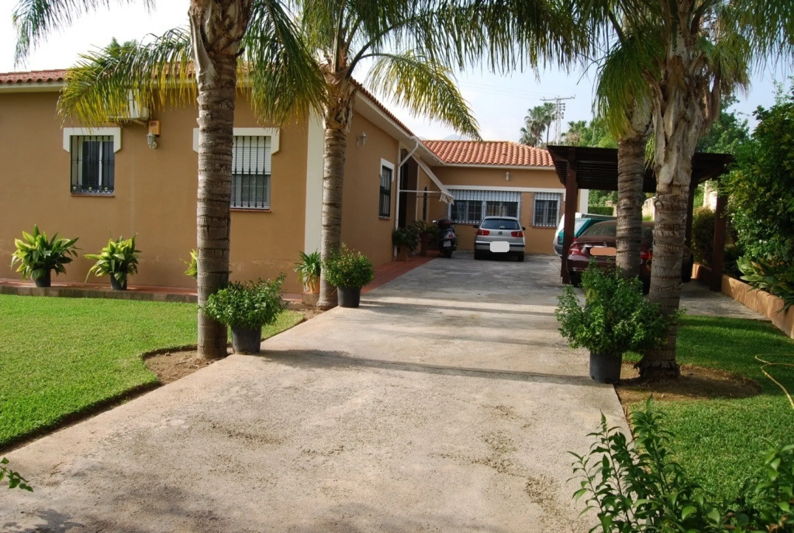 House - Detached Villa в продаже в Alhaurín de la Torre, Málaga. В доме 4 спален и 3 ванных комнат. Площадь дома 390 м². Площадь участка 6000 м²