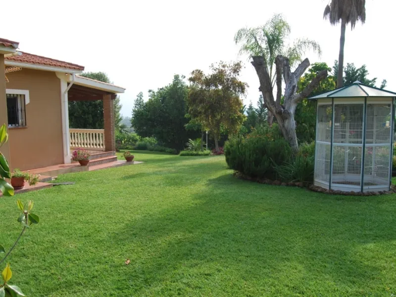 House - Detached Villa в продаже в Alhaurín de la Torre, Málaga. В доме 4 спален и 3 ванных комнат. Площадь дома 390 м². Площадь участка 6000 м²