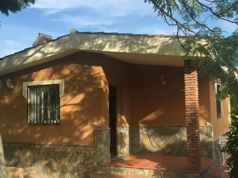 House - Detached Villa в продаже в Alhaurín de la Torre, Málaga. В доме 4 спален и 3 ванных комнат. Площадь дома 390 м². Площадь участка 6000 м²