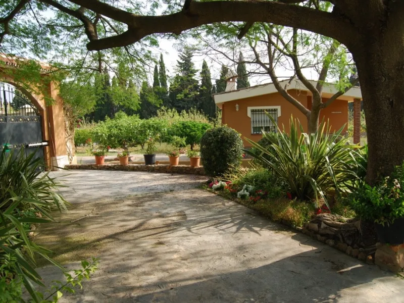 House - Detached Villa в продаже в Alhaurín de la Torre, Málaga. В доме 4 спален и 3 ванных комнат. Площадь дома 390 м². Площадь участка 6000 м²