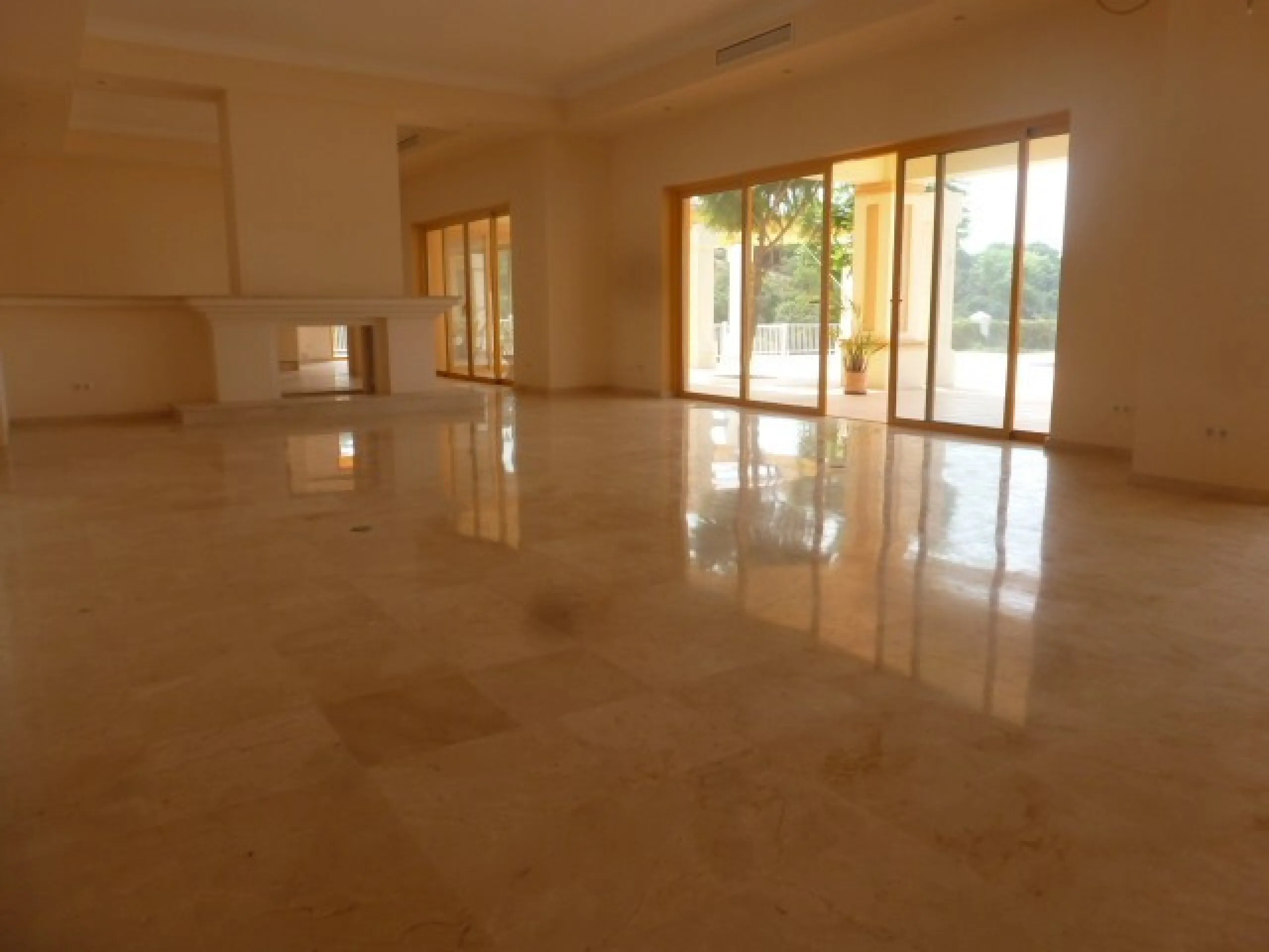 Set within the prestigious La Zagaleta development, internationally renowned for its first-class facilities and spectacular situation, is found this haven of peace and tranquillity. The villa benefits from stunning views of the sea and natural surrounding