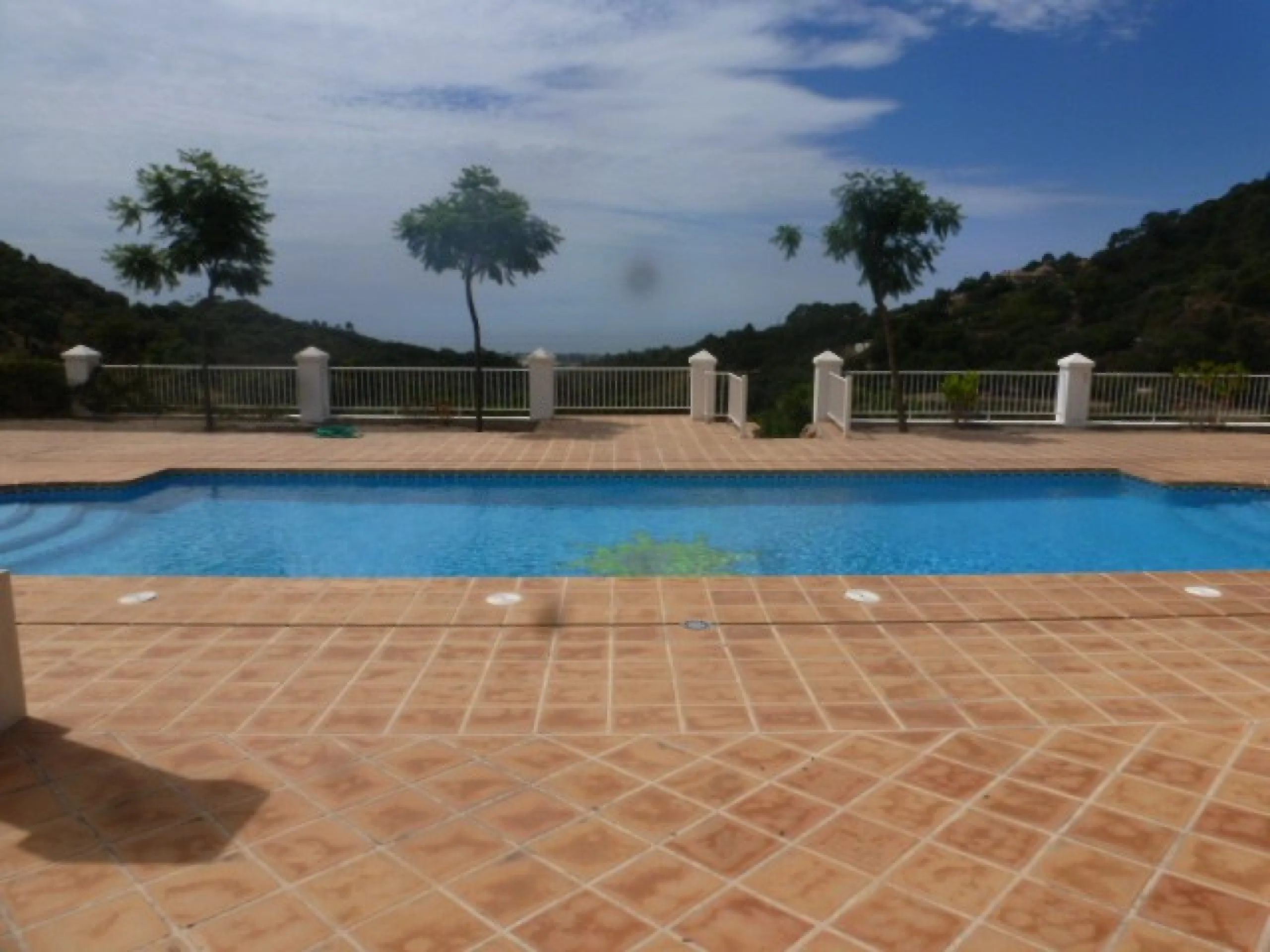 Set within the prestigious La Zagaleta development, internationally renowned for its first-class facilities and spectacular situation, is found this haven of peace and tranquillity. The villa benefits from stunning views of the sea and natural surrounding
