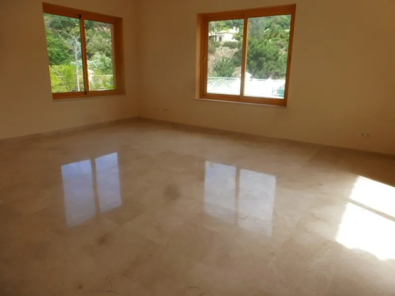 Set within the prestigious La Zagaleta development, internationally renowned for its first-class facilities and spectacular situation, is found this haven of peace and tranquillity. The villa benefits from stunning views of the sea and natural surrounding