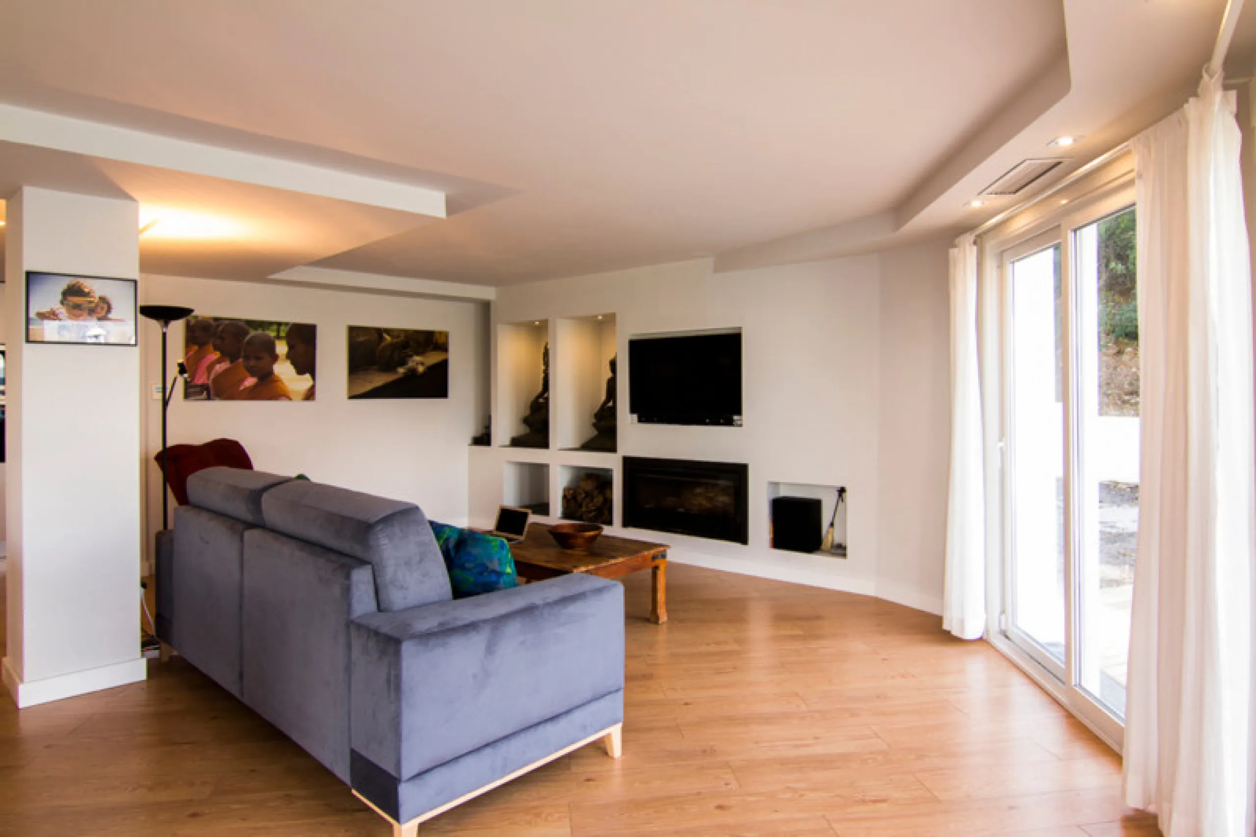 Big modern villa, with spectacular mountain views. Set in a magical cork oak forest.