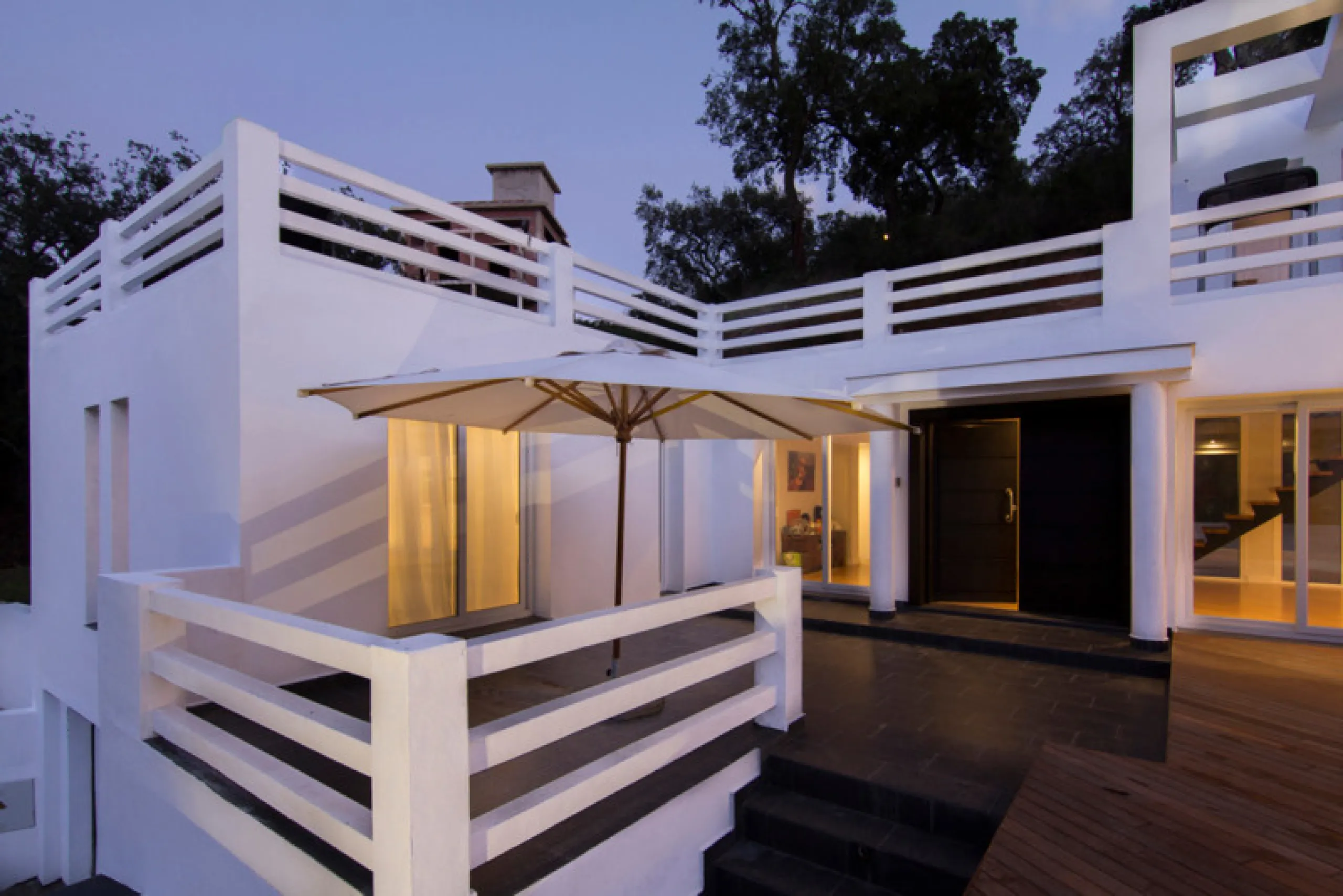 Big modern villa, with spectacular mountain views. Set in a magical cork oak forest.