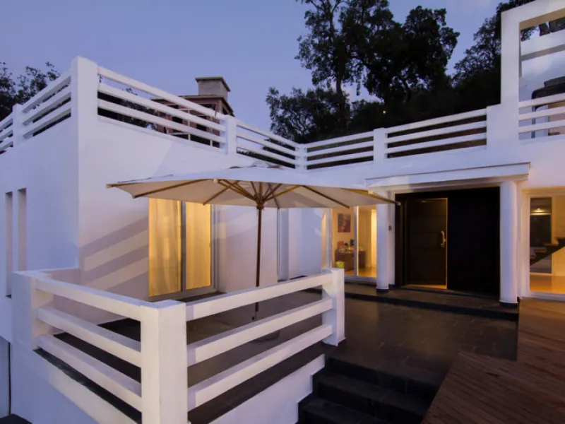 Big modern villa, with spectacular mountain views. Set in a magical cork oak forest.