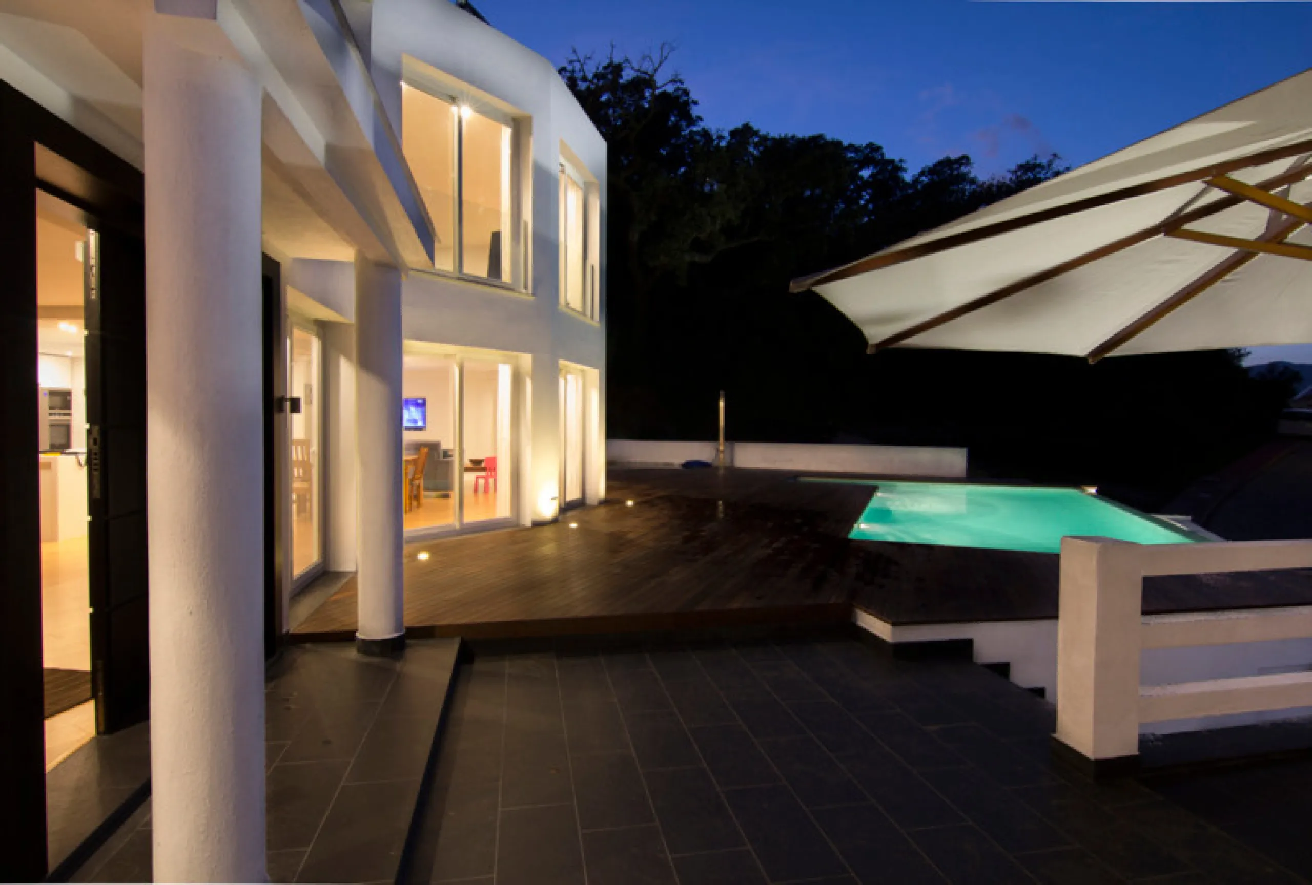 Big modern villa, with spectacular mountain views. Set in a magical cork oak forest.
