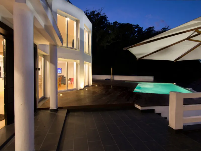 Big modern villa, with spectacular mountain views. Set in a magical cork oak forest.