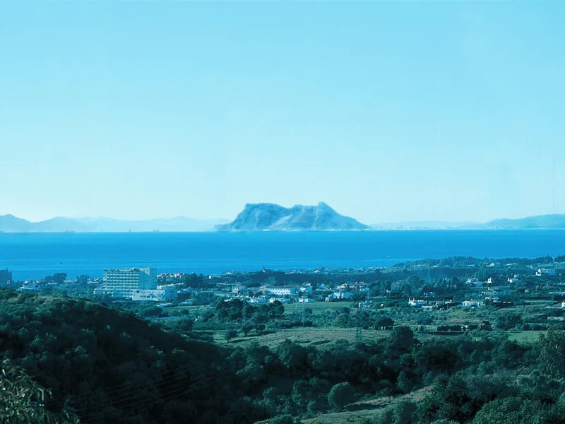 LARGE PLOT FOR LUXURY VILLA