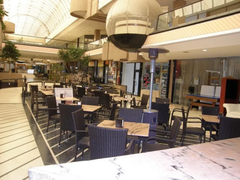 Restaurant -Commercial  Local in Puerto Banus for sale, Freehold, it is working as  busy restaurant at the moment but can be converted  for any business purpose, it  is an open space restaurant with its owne kitchen  in a very popular Commercial center in