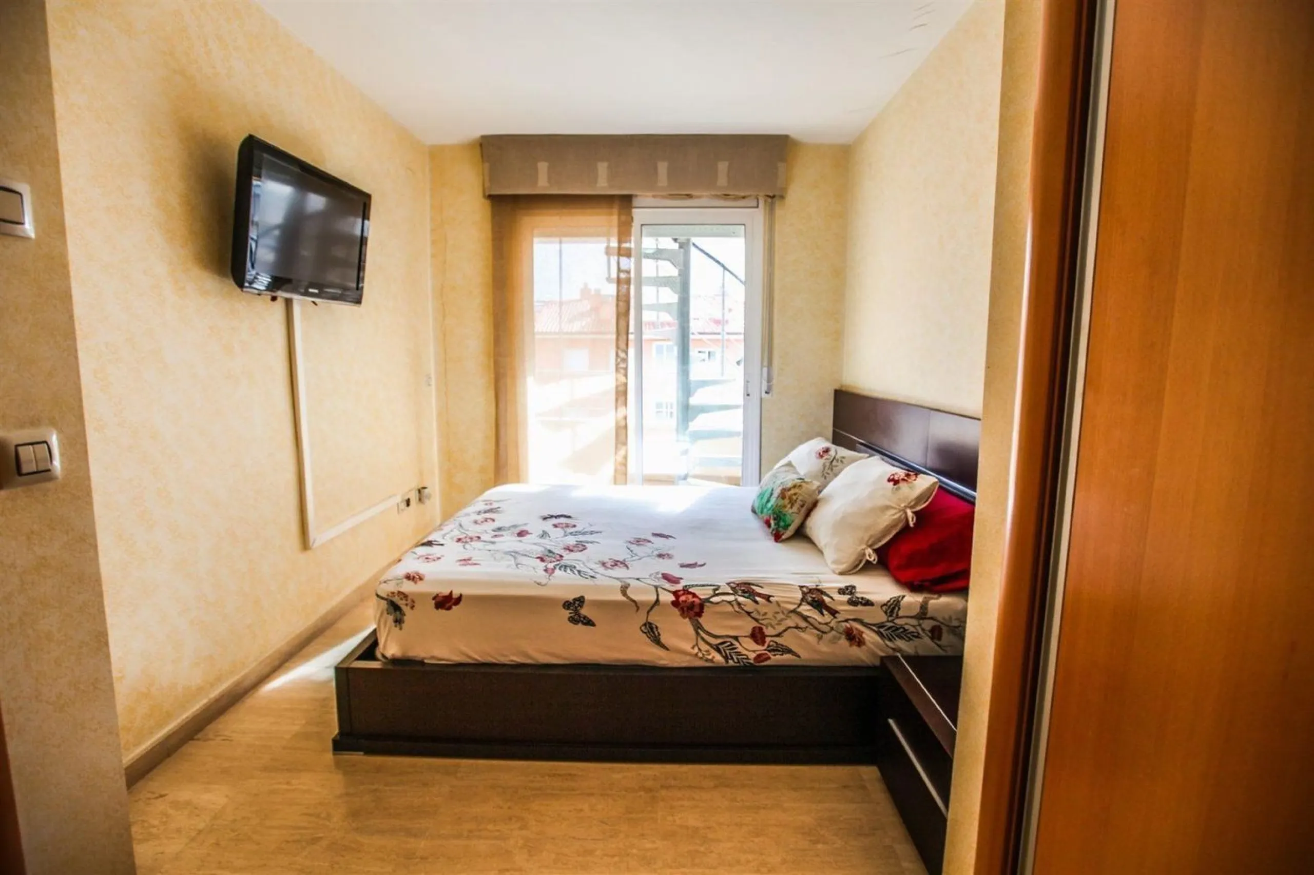 Exclusive home with private solarium in El Estany, Calafell