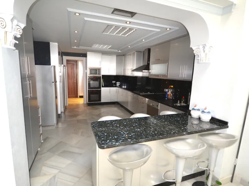 Stunning 4 bedroom duplex apartment in a beachfront urbanisation just a few steps from the heart of Puerto Banus. The apartment is located directly to the beach,   with stunning panoramic sea and beach views. The property has 4 ensuite bedrooms with fitte