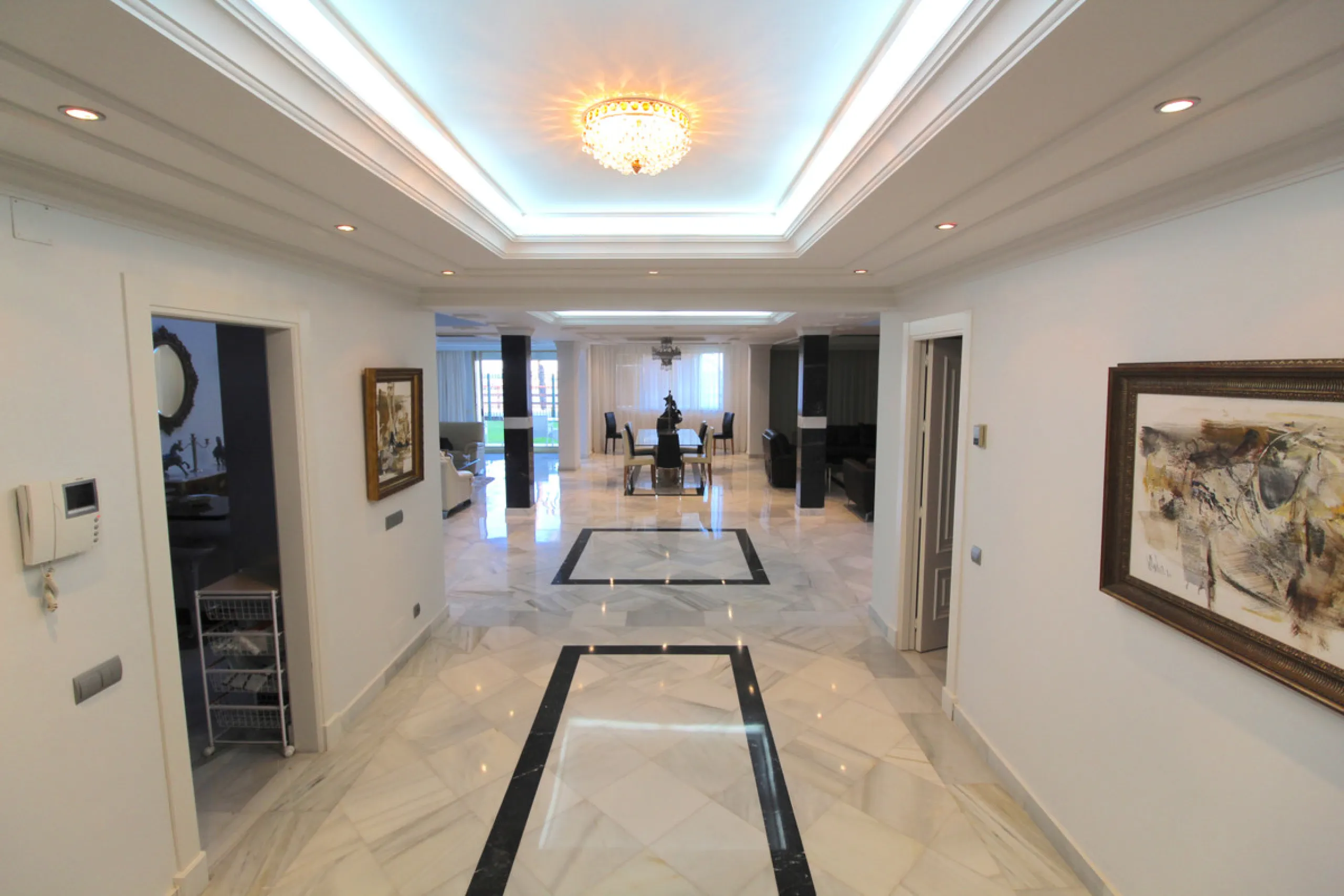 Stunning 4 bedroom duplex apartment in a beachfront urbanisation just a few steps from the heart of Puerto Banus. The apartment is located directly to the beach,   with stunning panoramic sea and beach views. The property has 4 ensuite bedrooms with fitte