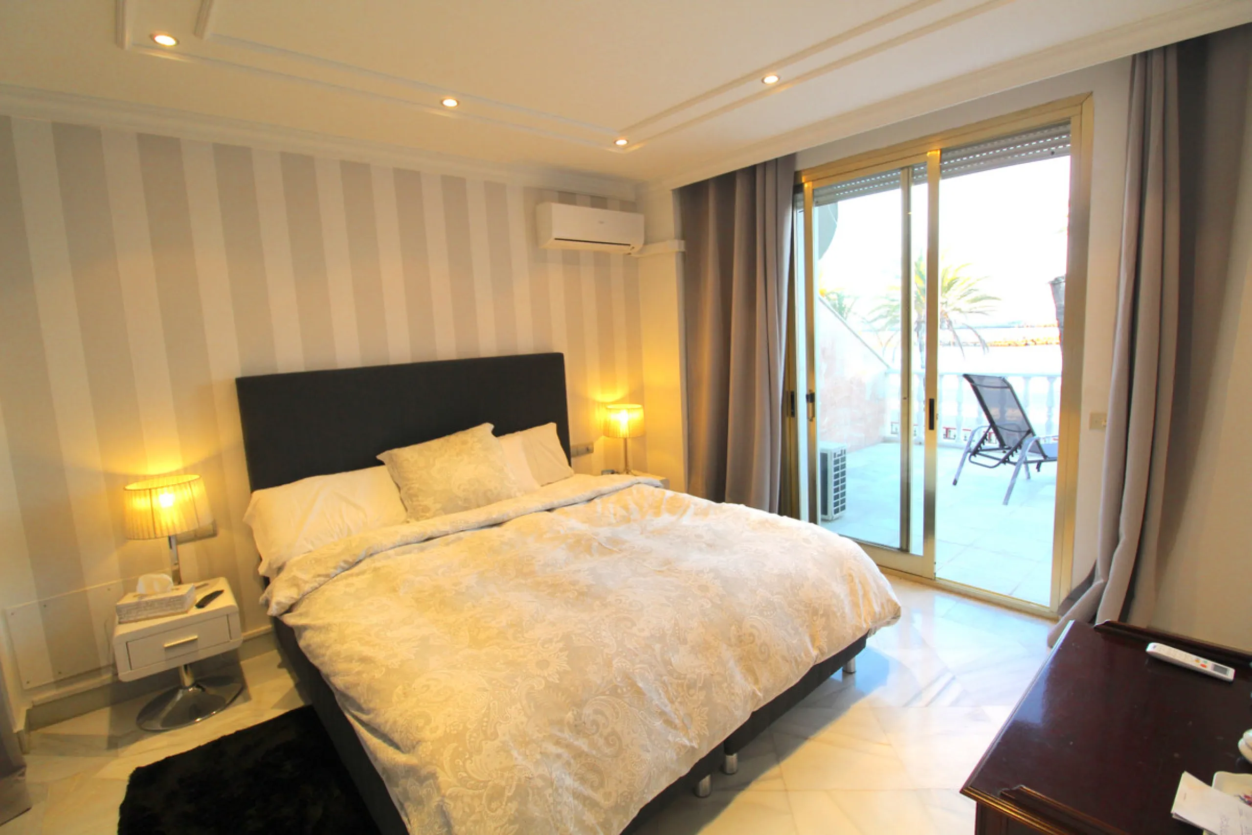 Stunning 4 bedroom duplex apartment in a beachfront urbanisation just a few steps from the heart of Puerto Banus. The apartment is located directly to the beach,   with stunning panoramic sea and beach views. The property has 4 ensuite bedrooms with fitte