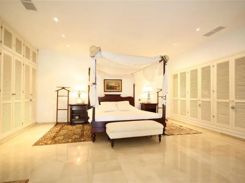 House - Detached Villa в продаже в Marbella, Málaga. В доме 6 спален и 5 ванных комнат. Площадь дома 450 м². Площадь участка 1000 м²