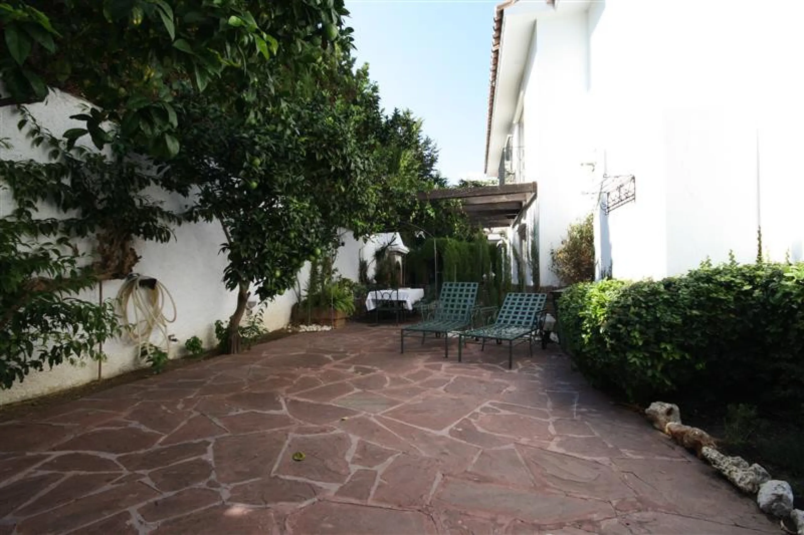 House - Detached Villa в продаже в Marbella, Málaga. В доме 6 спален и 5 ванных комнат. Площадь дома 450 м². Площадь участка 1000 м²