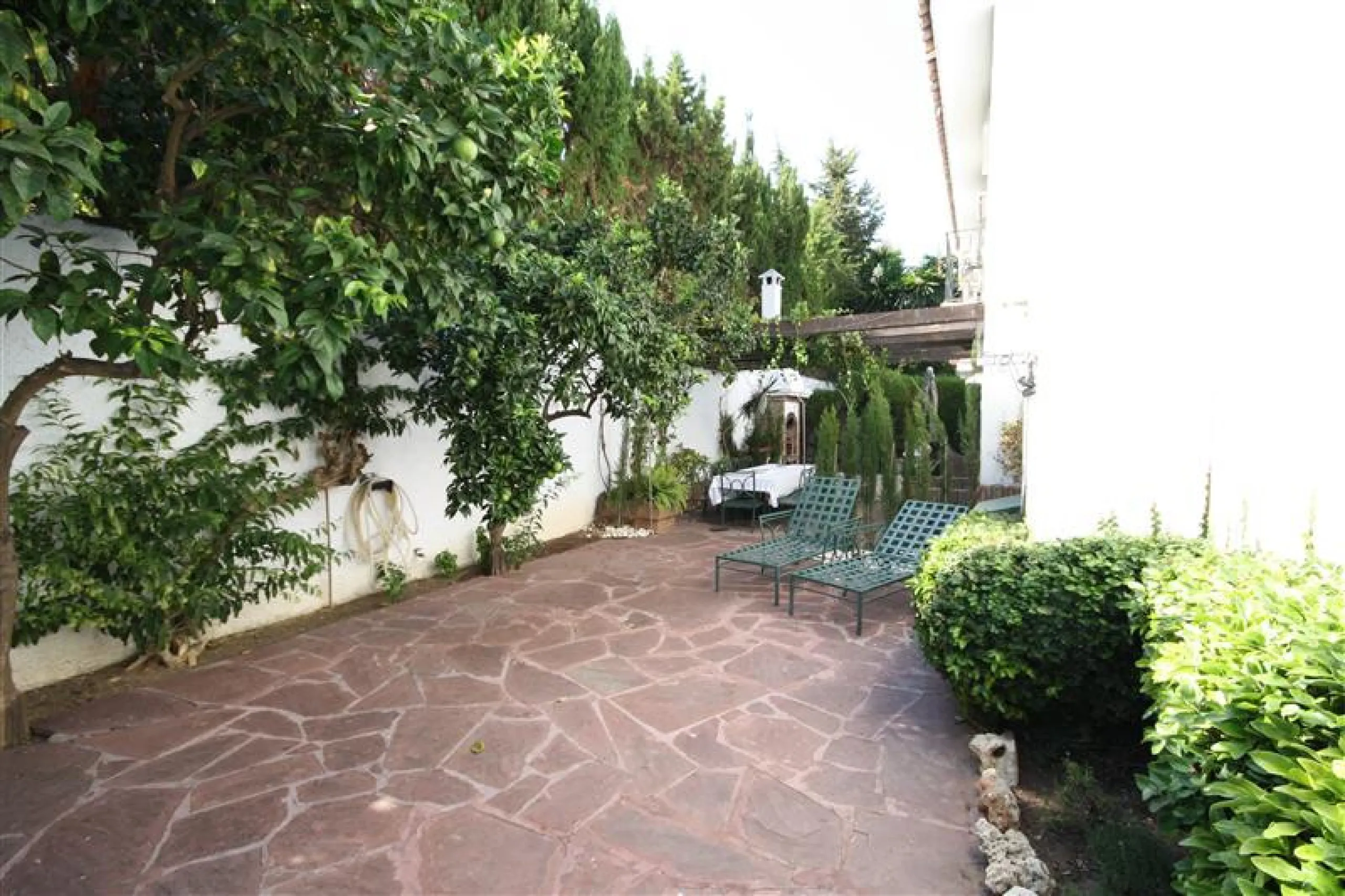 House - Detached Villa в продаже в Marbella, Málaga. В доме 6 спален и 5 ванных комнат. Площадь дома 450 м². Площадь участка 1000 м²