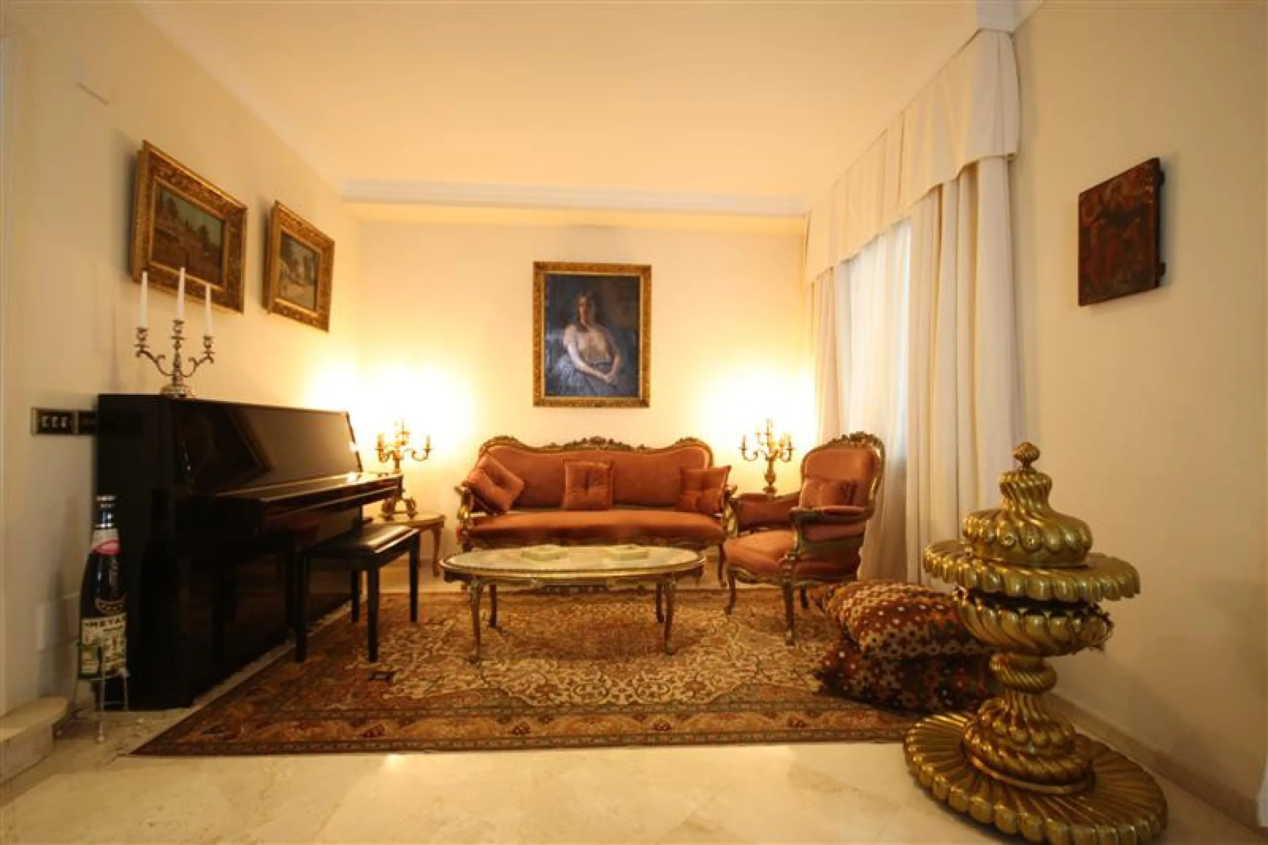 House - Detached Villa в продаже в Marbella, Málaga. В доме 6 спален и 5 ванных комнат. Площадь дома 450 м². Площадь участка 1000 м²