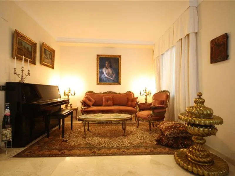 House - Detached Villa в продаже в Marbella, Málaga. В доме 6 спален и 5 ванных комнат. Площадь дома 450 м². Площадь участка 1000 м²