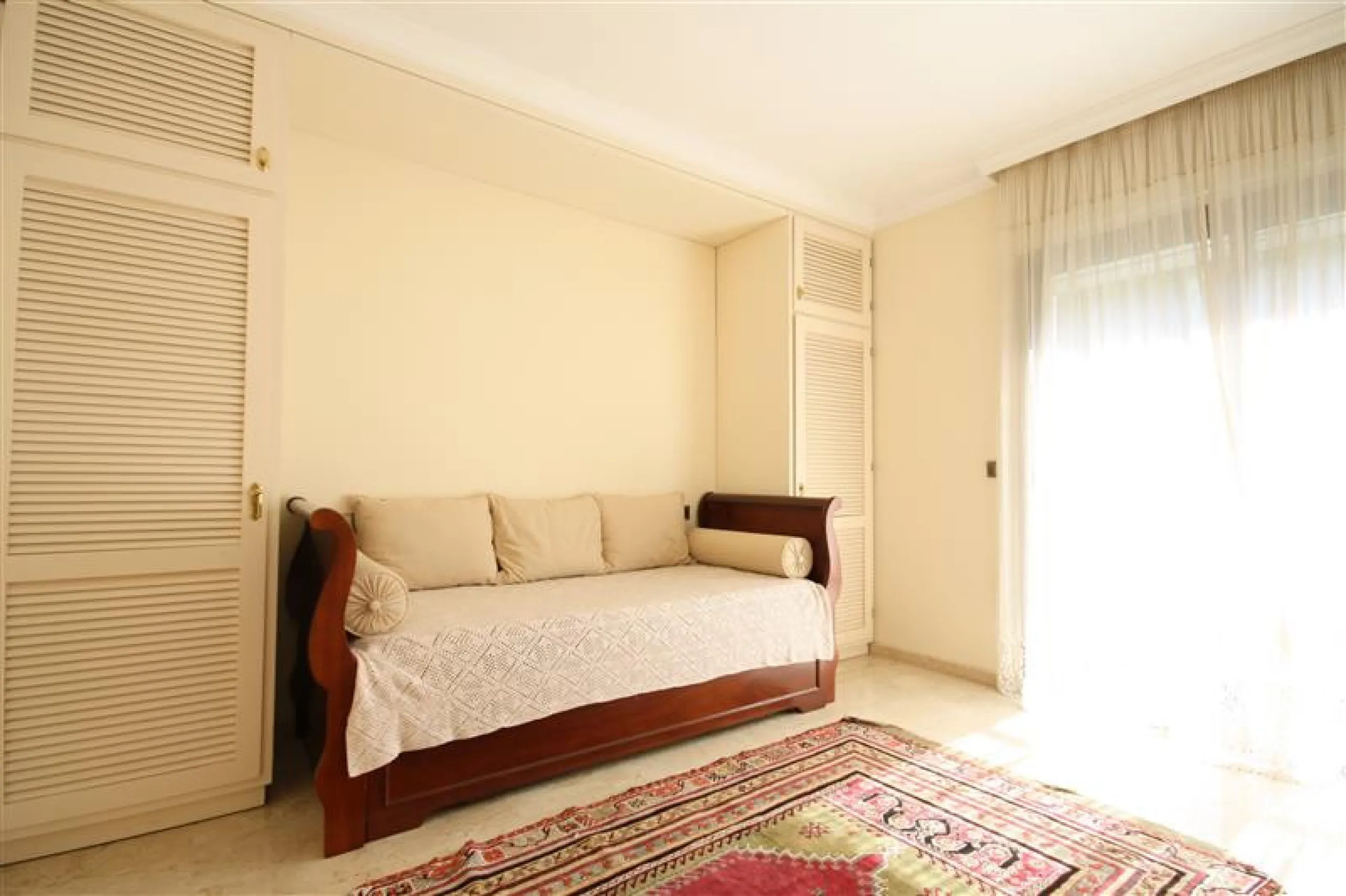 House - Detached Villa в продаже в Marbella, Málaga. В доме 6 спален и 5 ванных комнат. Площадь дома 450 м². Площадь участка 1000 м²