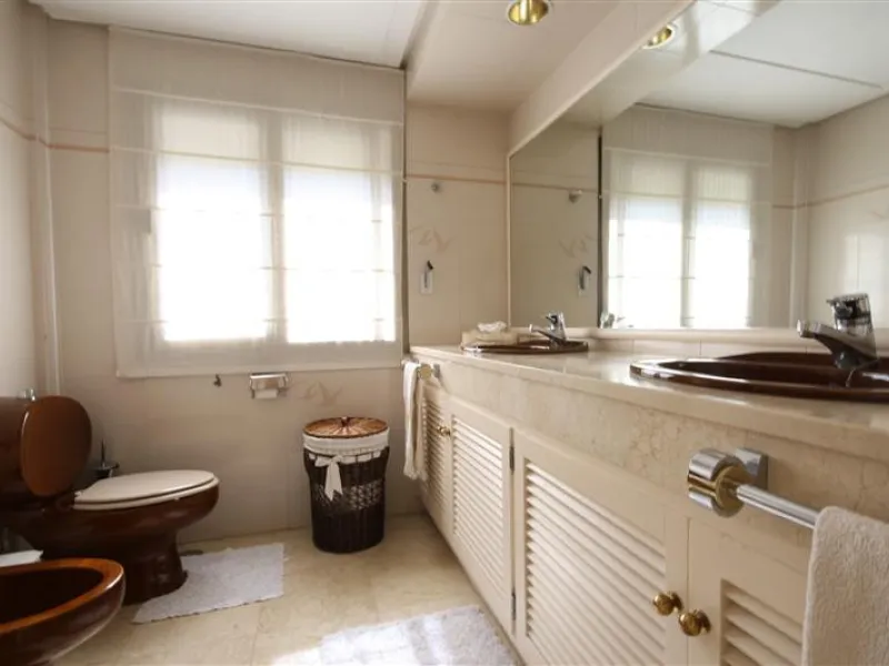 House - Detached Villa в продаже в Marbella, Málaga. В доме 6 спален и 5 ванных комнат. Площадь дома 450 м². Площадь участка 1000 м²