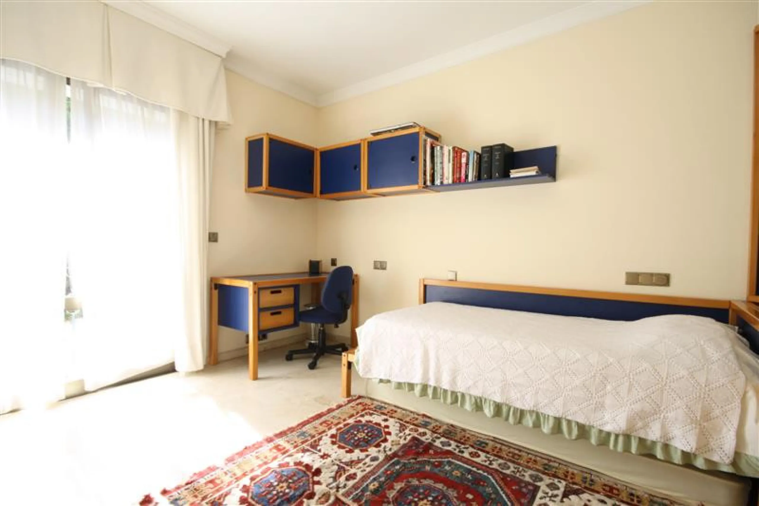 House - Detached Villa в продаже в Marbella, Málaga. В доме 6 спален и 5 ванных комнат. Площадь дома 450 м². Площадь участка 1000 м²