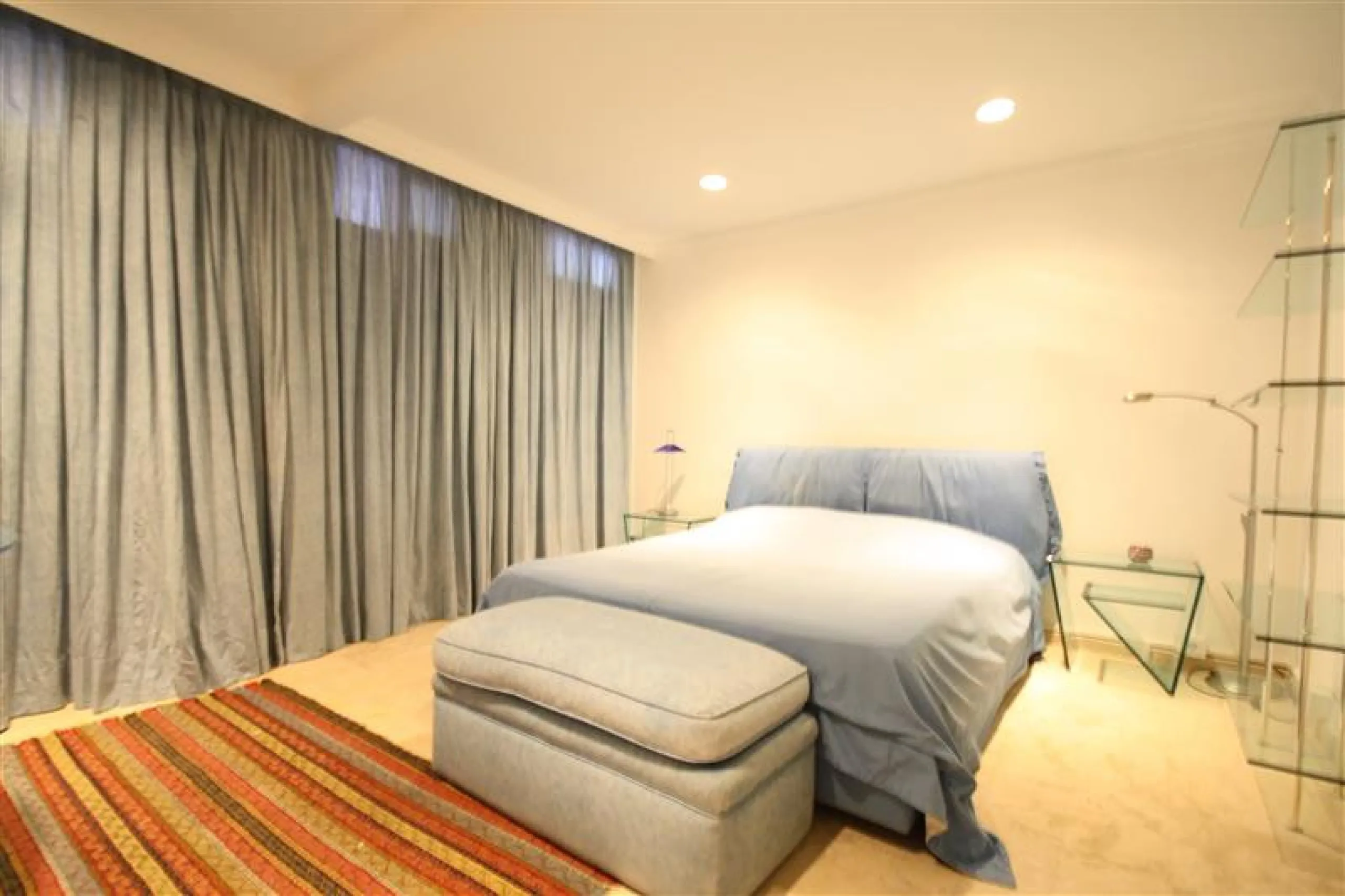 House - Detached Villa в продаже в Marbella, Málaga. В доме 6 спален и 5 ванных комнат. Площадь дома 450 м². Площадь участка 1000 м²