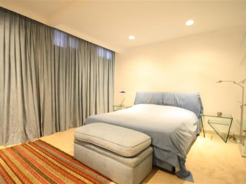 House - Detached Villa в продаже в Marbella, Málaga. В доме 6 спален и 5 ванных комнат. Площадь дома 450 м². Площадь участка 1000 м²