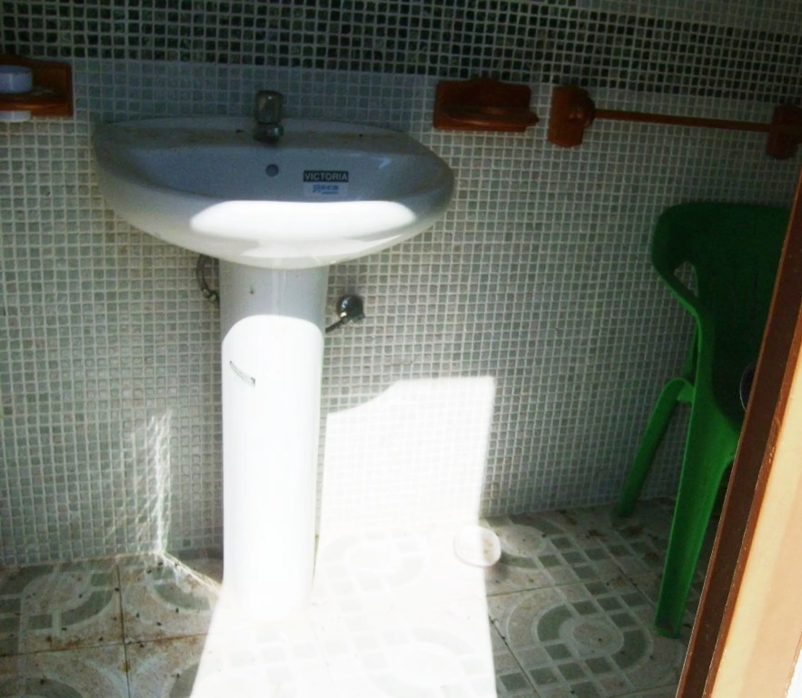 743-V For sale a farm with a house of 150 m2, all on one level consisting of very spacious lounge/dining room with fireplace, fitted kitchen, 2 bedrooms, 2 bathrooms, pantry, storage room, terrace with views to the Guadalhorce Valley, has 200 000 m2 of fe
