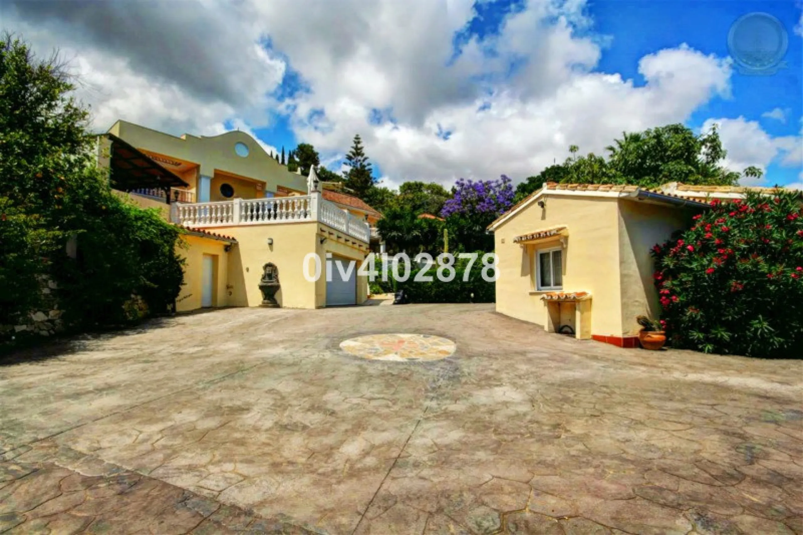 House - Detached Villa в продаже в Benalmadena, Málaga. В доме 10 спален и 10 ванных комнат. Площадь дома 658 м². Площадь участка 2780 м²