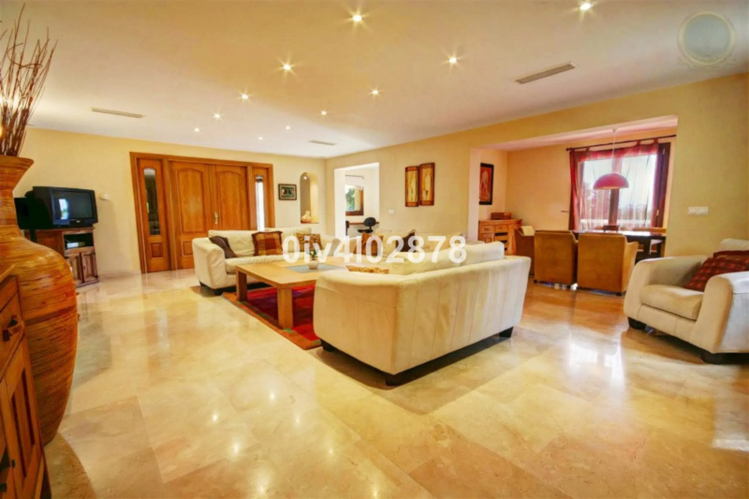 House - Detached Villa в продаже в Benalmadena, Málaga. В доме 10 спален и 10 ванных комнат. Площадь дома 658 м². Площадь участка 2780 м²