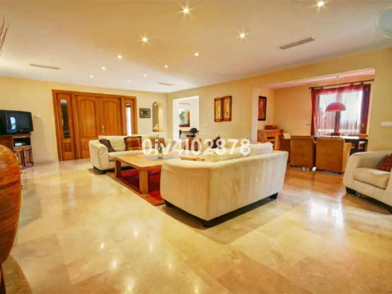 House - Detached Villa в продаже в Benalmadena, Málaga. В доме 10 спален и 10 ванных комнат. Площадь дома 658 м². Площадь участка 2780 м²