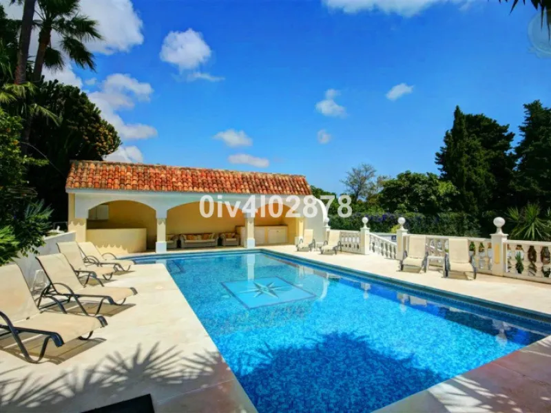 House - Detached Villa в продаже в Benalmadena, Málaga. В доме 10 спален и 10 ванных комнат. Площадь дома 658 м². Площадь участка 2780 м²
