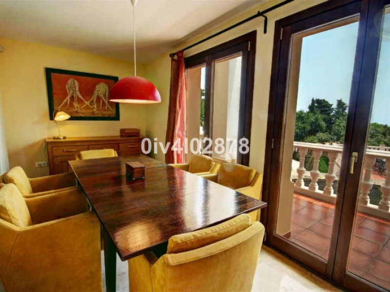 House - Detached Villa в продаже в Benalmadena, Málaga. В доме 10 спален и 10 ванных комнат. Площадь дома 658 м². Площадь участка 2780 м²