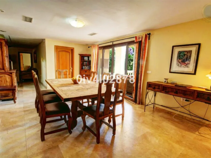 House - Detached Villa в продаже в Benalmadena, Málaga. В доме 10 спален и 10 ванных комнат. Площадь дома 658 м². Площадь участка 2780 м²